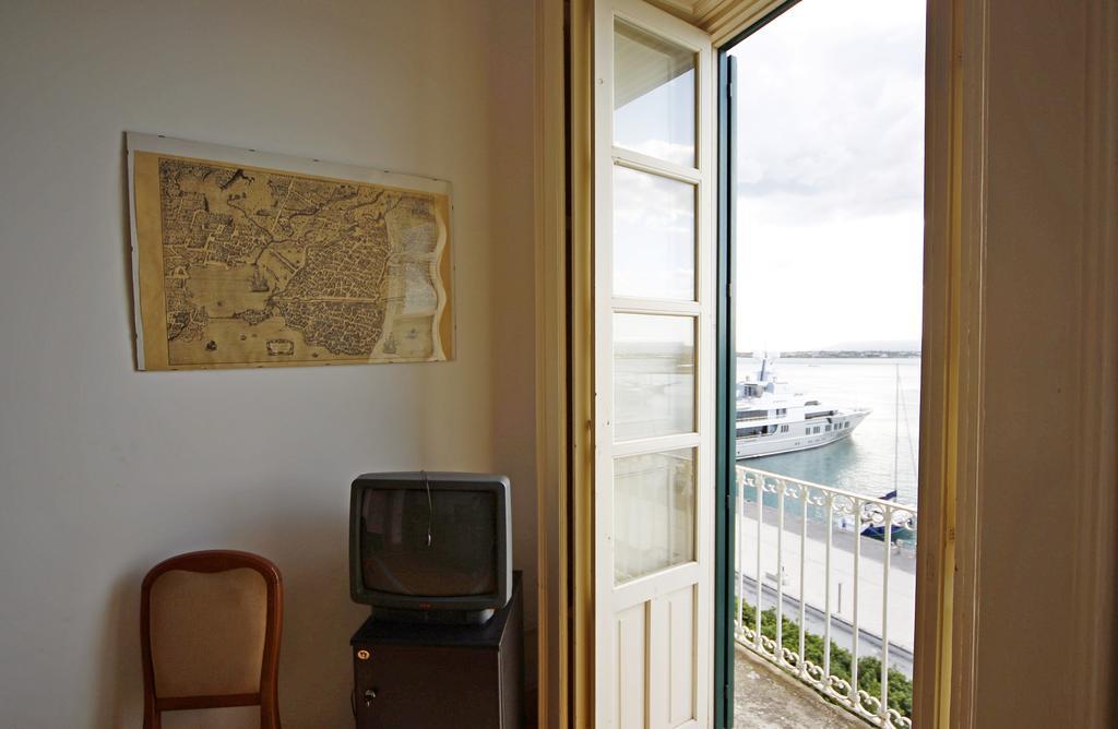 Ortigia Camere Con Vista Da Giulio B&B Syracuse Exterior foto