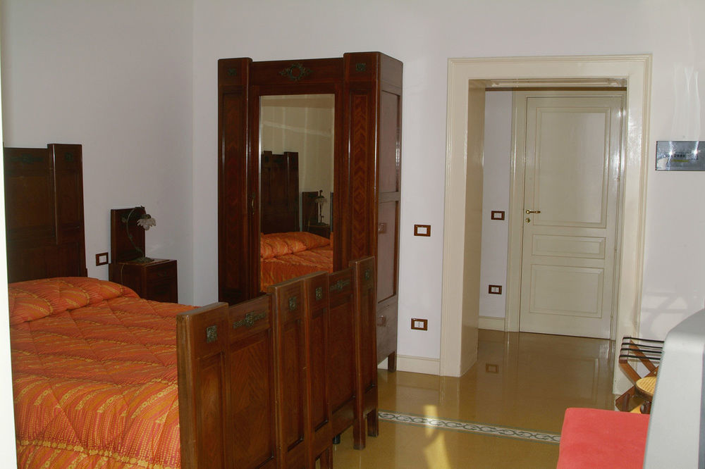 Ortigia Camere Con Vista Da Giulio B&B Syracuse Exterior foto