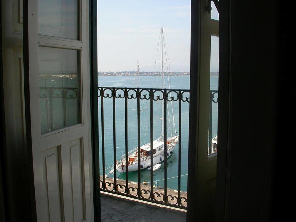 Ortigia Camere Con Vista Da Giulio B&B Syracuse Exterior foto